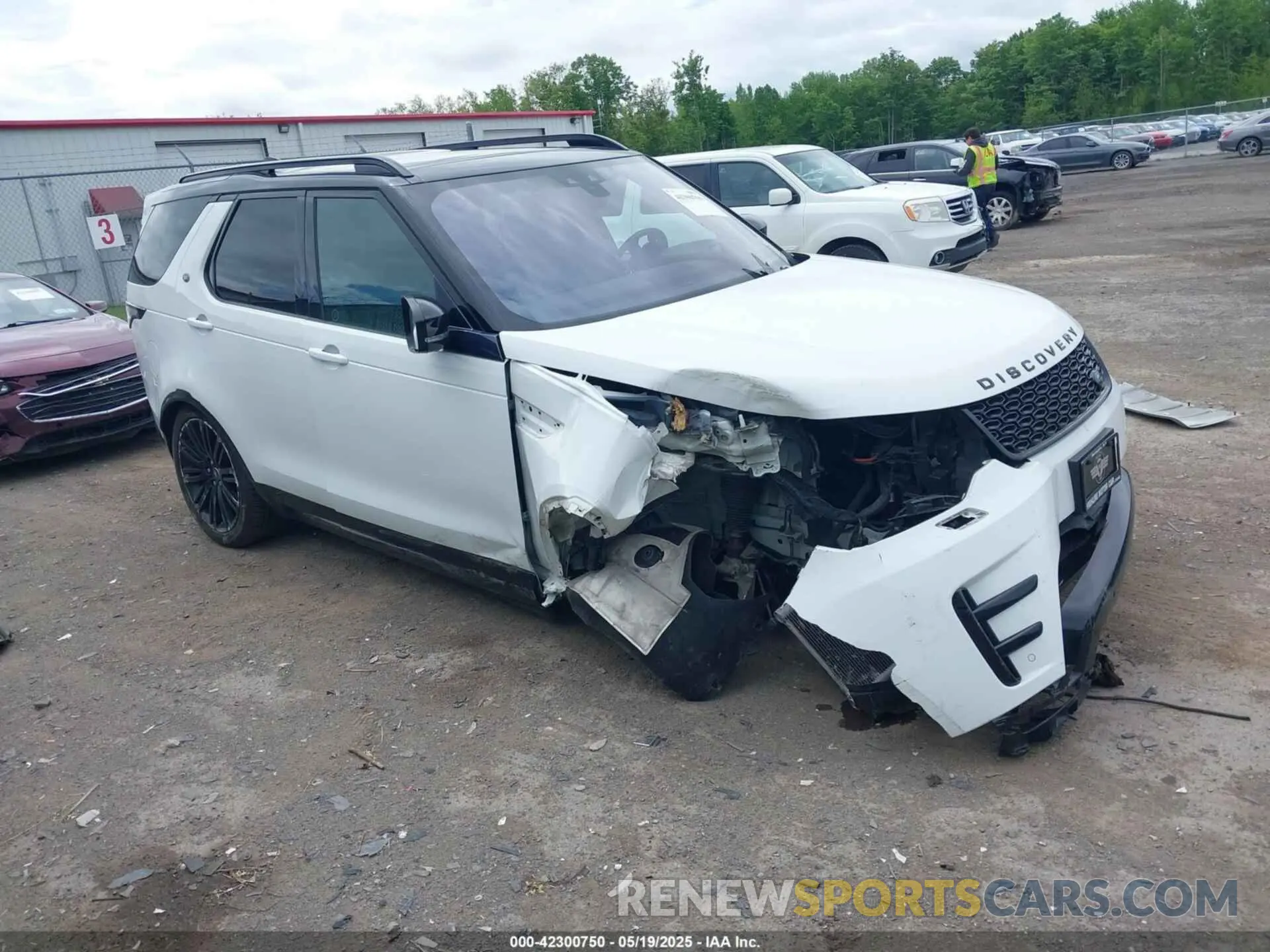 1 Photograph of a damaged car SALRT2RK6K2405598 LAND ROVER DISCOVERY 2019