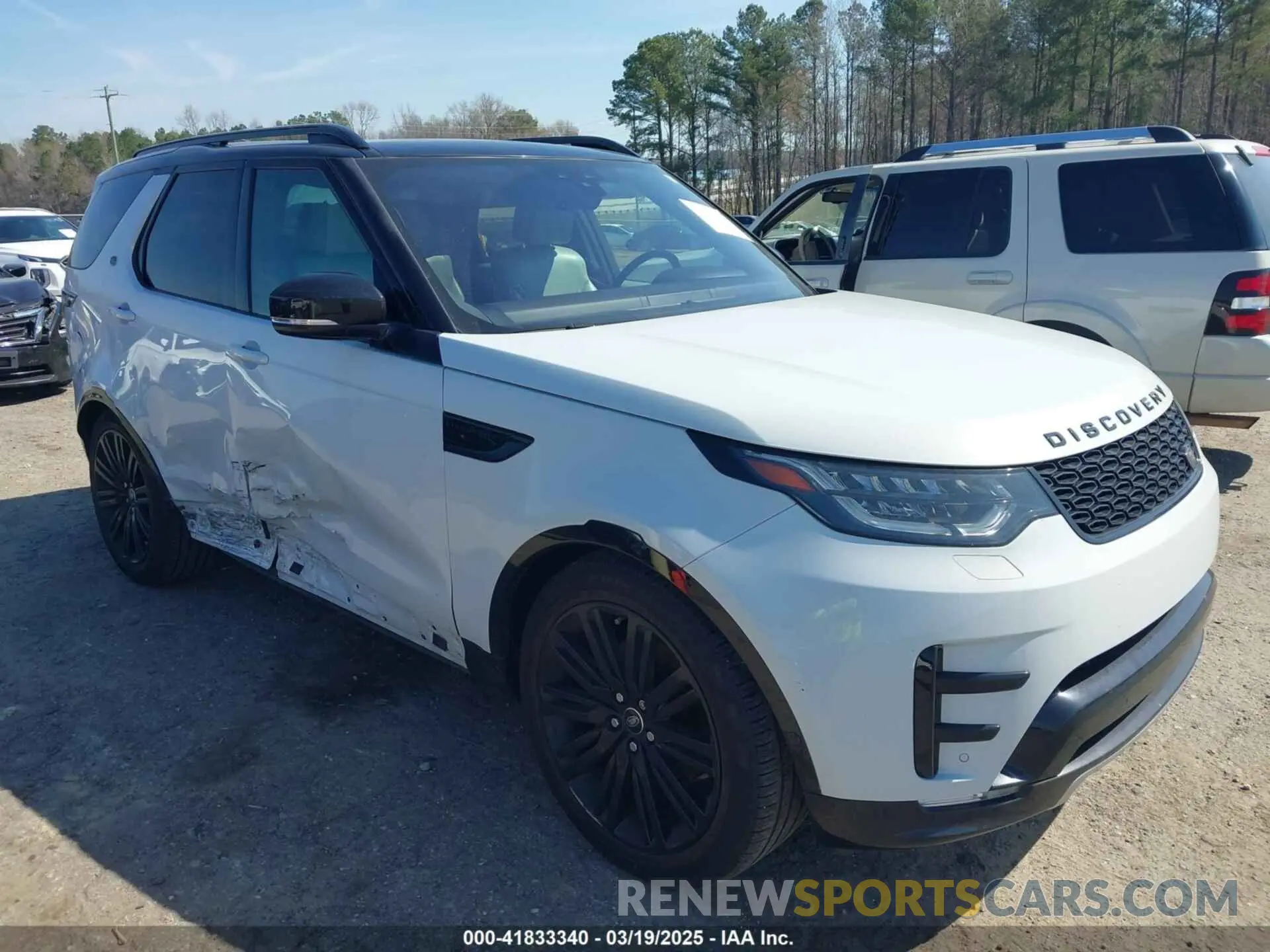 1 Photograph of a damaged car SALRT2RK8KA080555 LAND ROVER DISCOVERY 2019