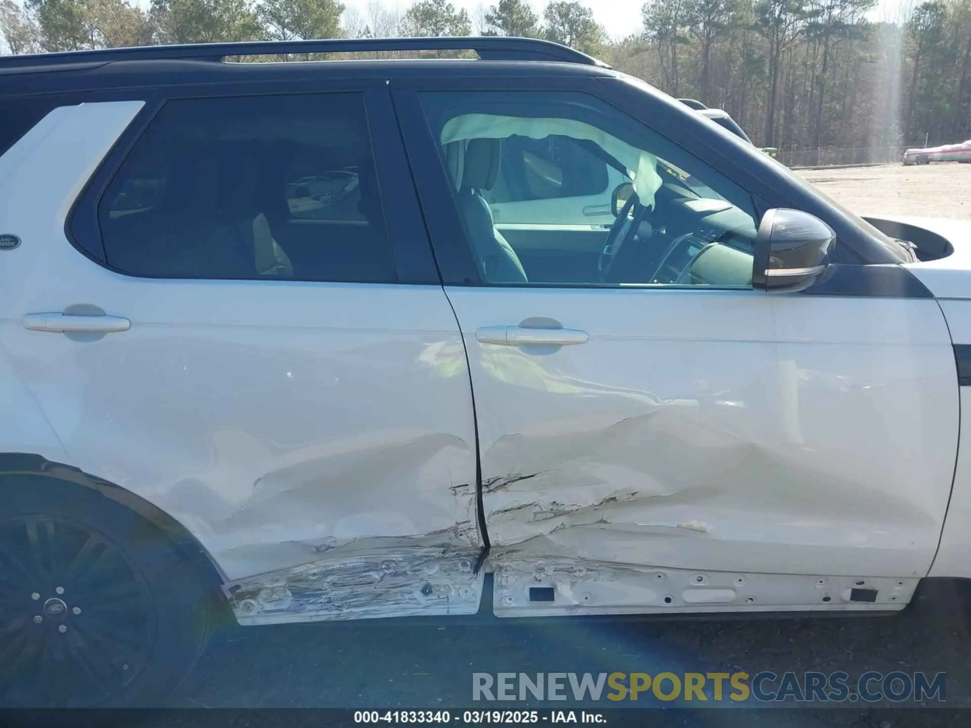 13 Photograph of a damaged car SALRT2RK8KA080555 LAND ROVER DISCOVERY 2019