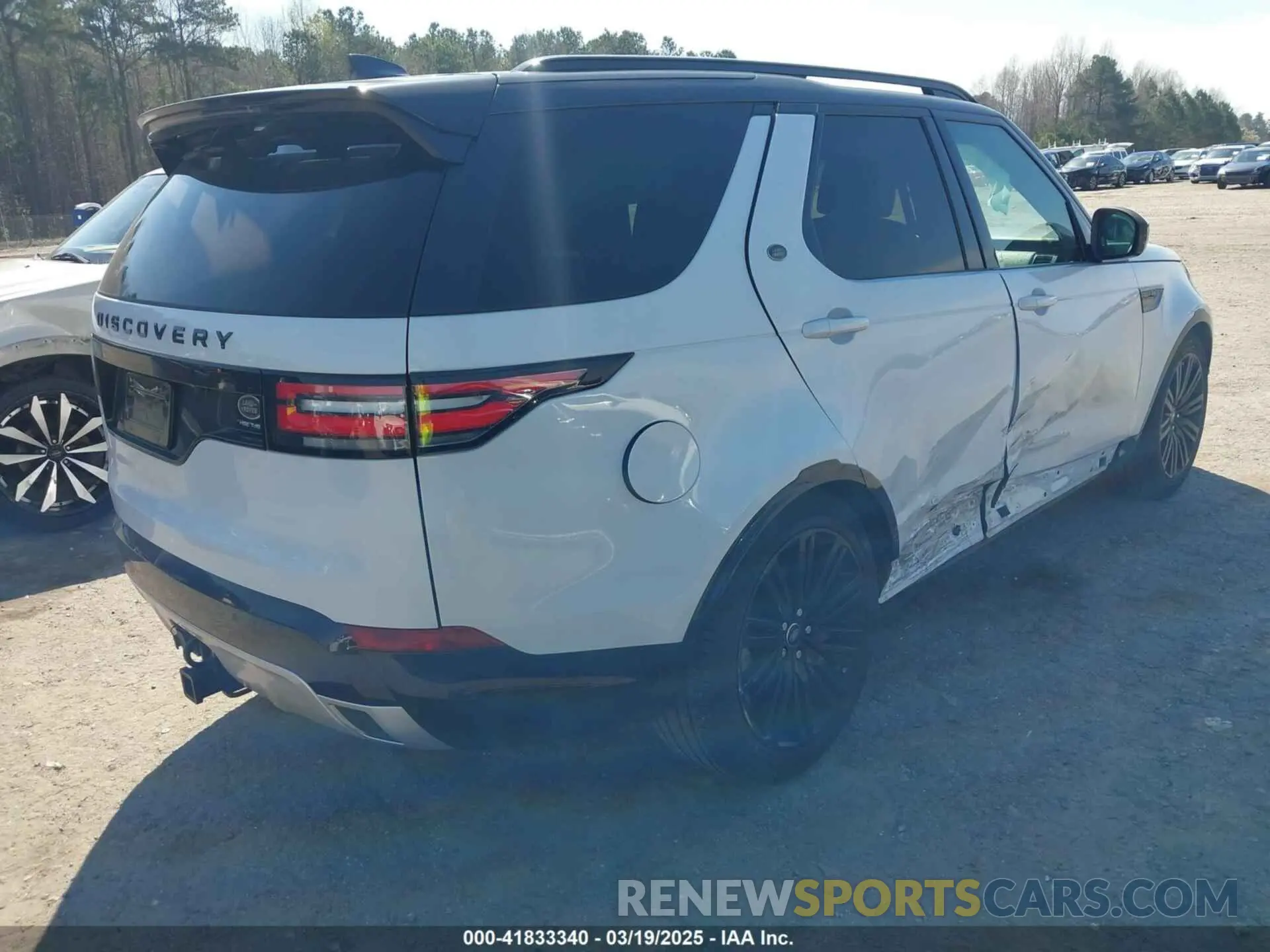 4 Photograph of a damaged car SALRT2RK8KA080555 LAND ROVER DISCOVERY 2019
