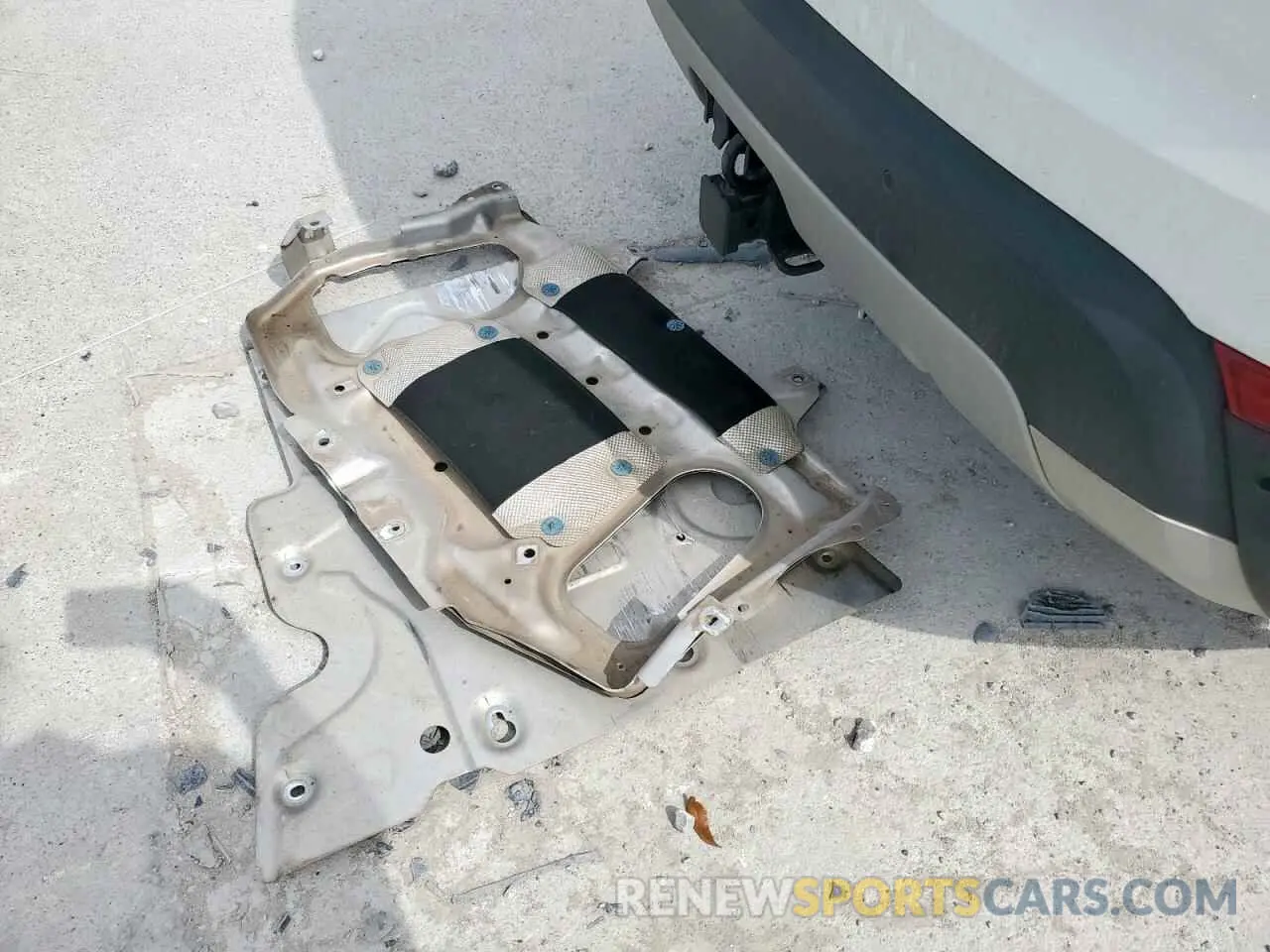 13 Photograph of a damaged car SALRT2RV1K2400335 LAND ROVER DISCOVERY 2019