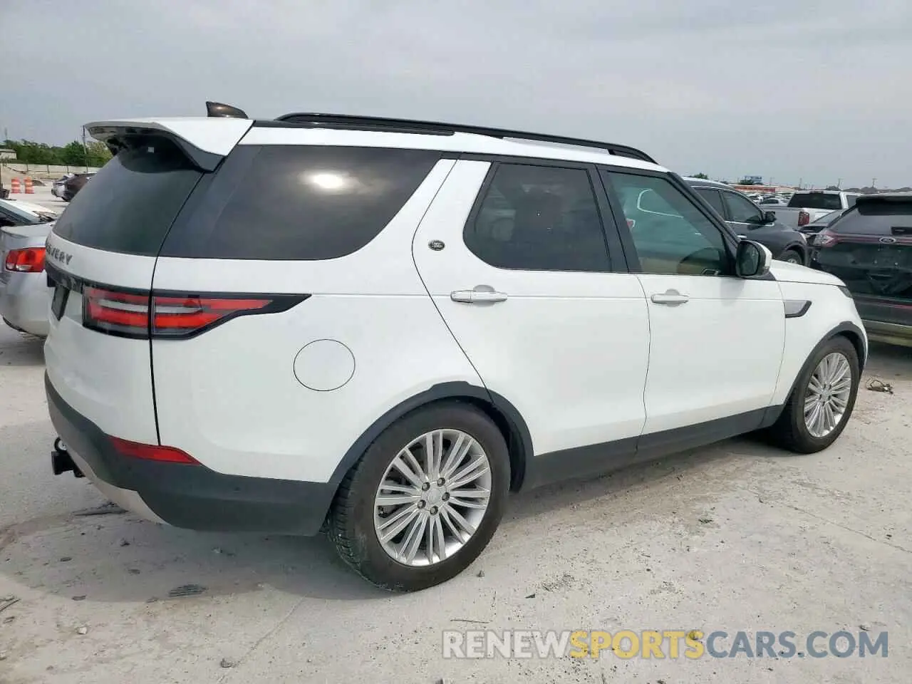3 Photograph of a damaged car SALRT2RV1K2400335 LAND ROVER DISCOVERY 2019