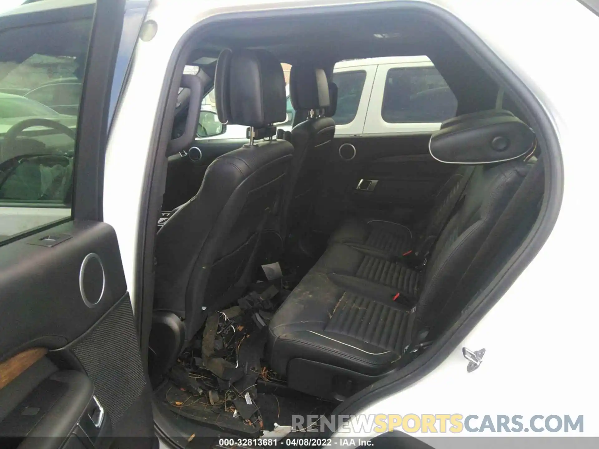 8 Photograph of a damaged car SALRT2RV7K2402283 LAND ROVER DISCOVERY 2019