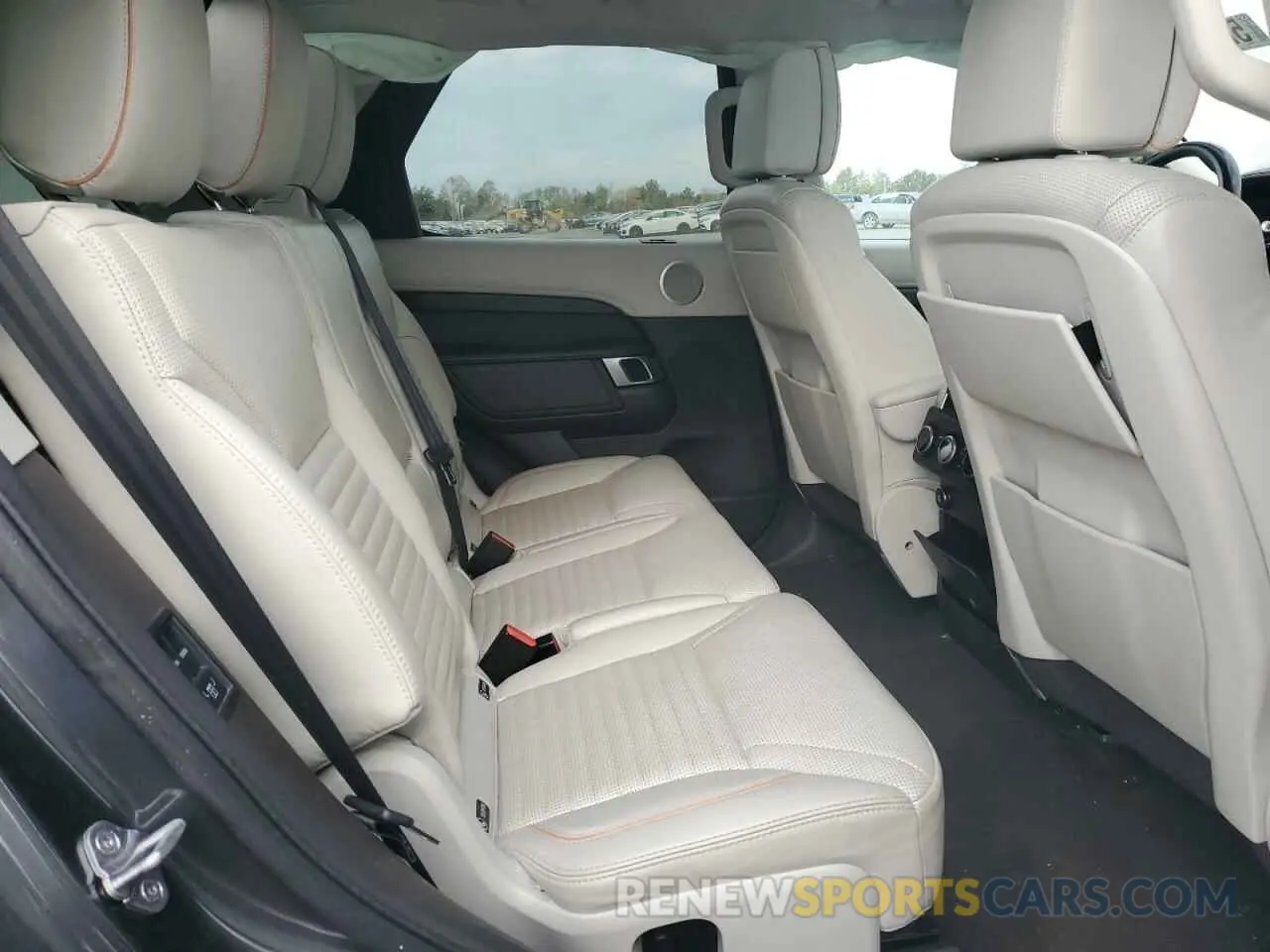 11 Photograph of a damaged car SALRT2RV8KA087077 LAND ROVER DISCOVERY 2019