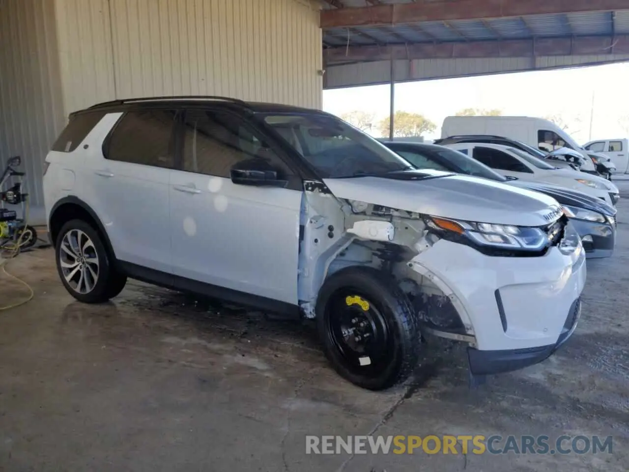4 Photograph of a damaged car SALCJ2FX6LH840373 LAND ROVER DISCOVERY 2020