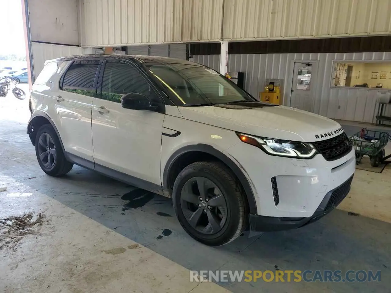 4 Photograph of a damaged car SALCJ2FX7LH847199 LAND ROVER DISCOVERY 2020