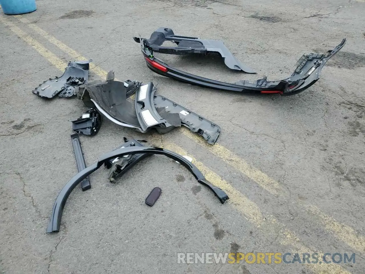13 Photograph of a damaged car SALCL2FX1LH833311 LAND ROVER DISCOVERY 2020