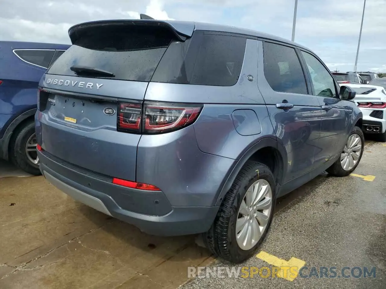 3 Photograph of a damaged car SALCP2FX6LH858466 LAND ROVER DISCOVERY 2020