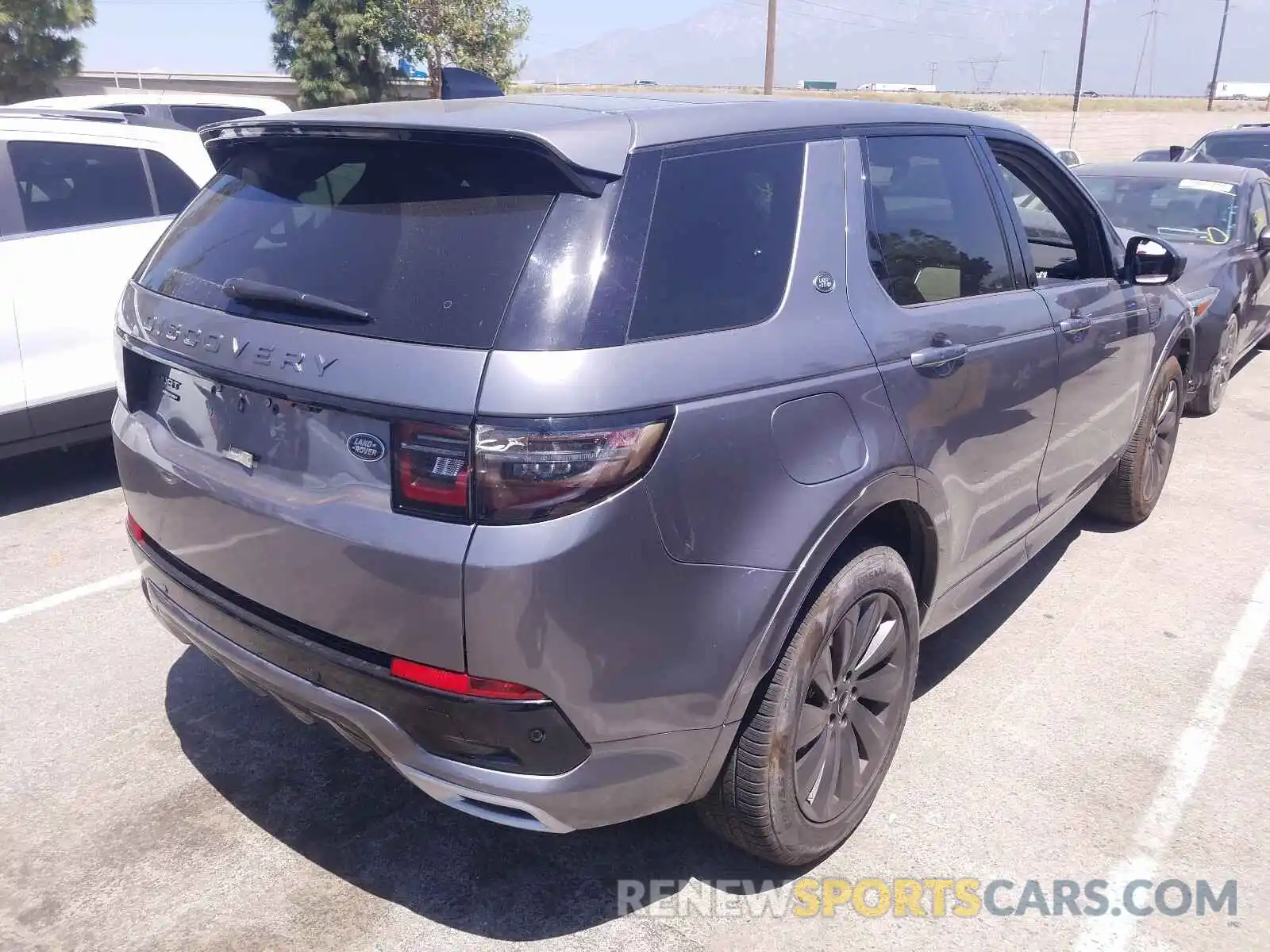 4 Photograph of a damaged car SALCT2FX3LH833729 LAND ROVER DISCOVERY 2020