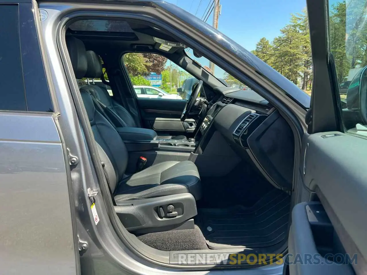 5 Photograph of a damaged car SALRG2RV2L2418929 LAND ROVER DISCOVERY 2020