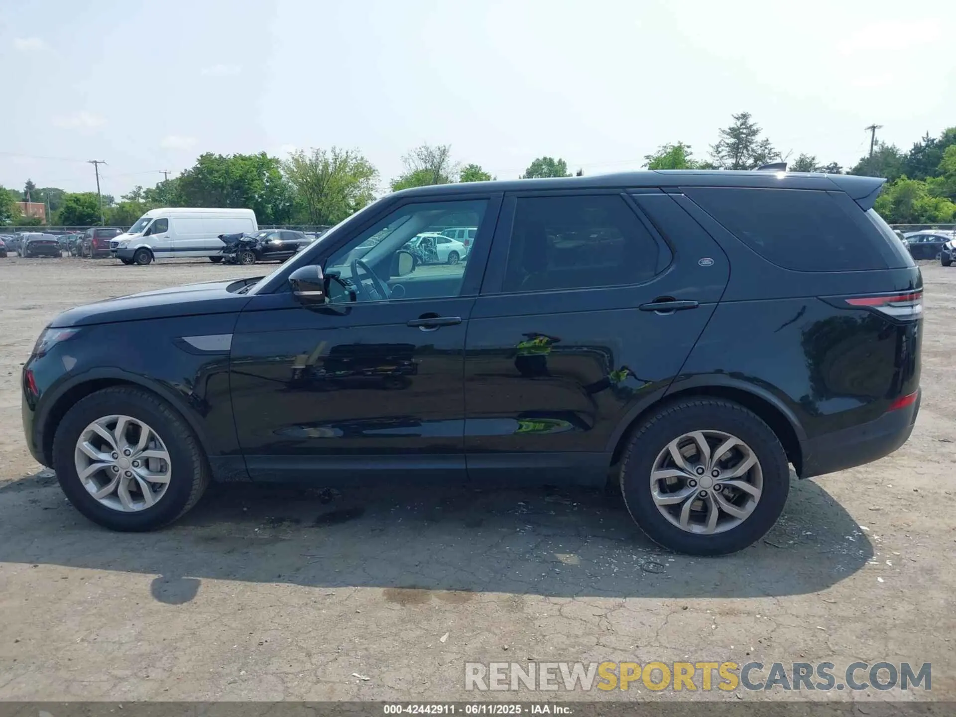 14 Photograph of a damaged car SALRG2RV4L2429365 LAND ROVER DISCOVERY 2020
