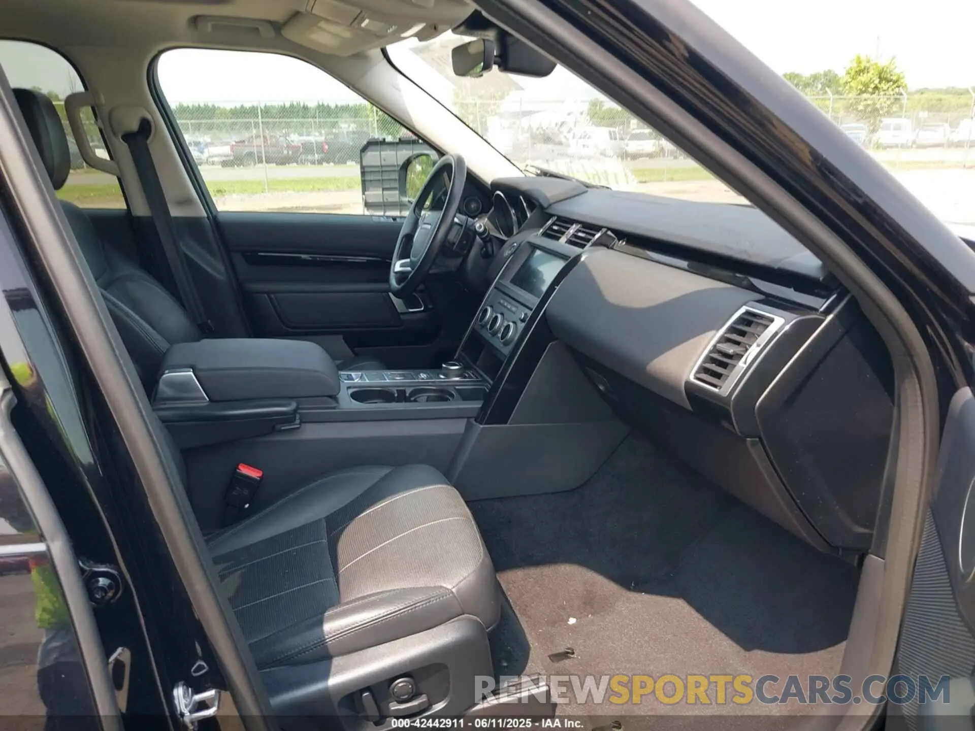 5 Photograph of a damaged car SALRG2RV4L2429365 LAND ROVER DISCOVERY 2020