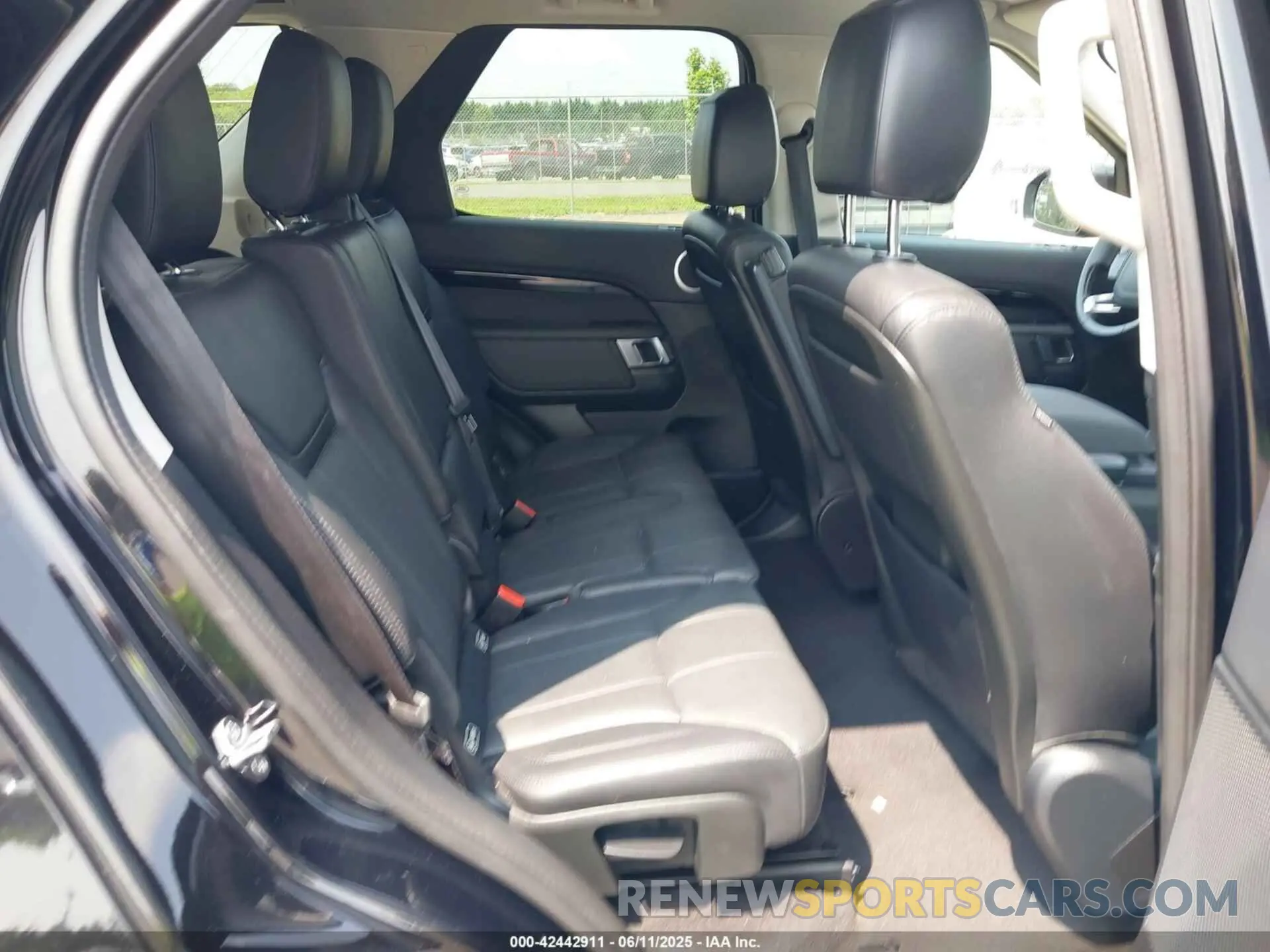 8 Photograph of a damaged car SALRG2RV4L2429365 LAND ROVER DISCOVERY 2020
