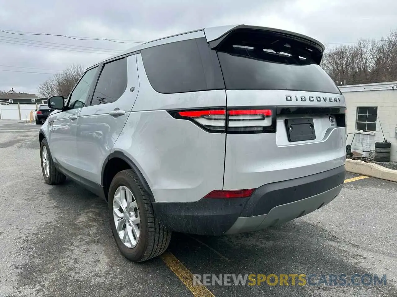 2 Photograph of a damaged car SALRG2RV5L2422148 LAND ROVER DISCOVERY 2020
