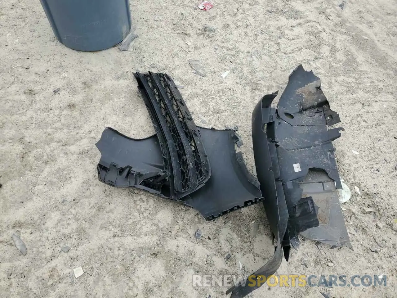 13 Photograph of a damaged car SALRG2RV6L2425916 LAND ROVER DISCOVERY 2020