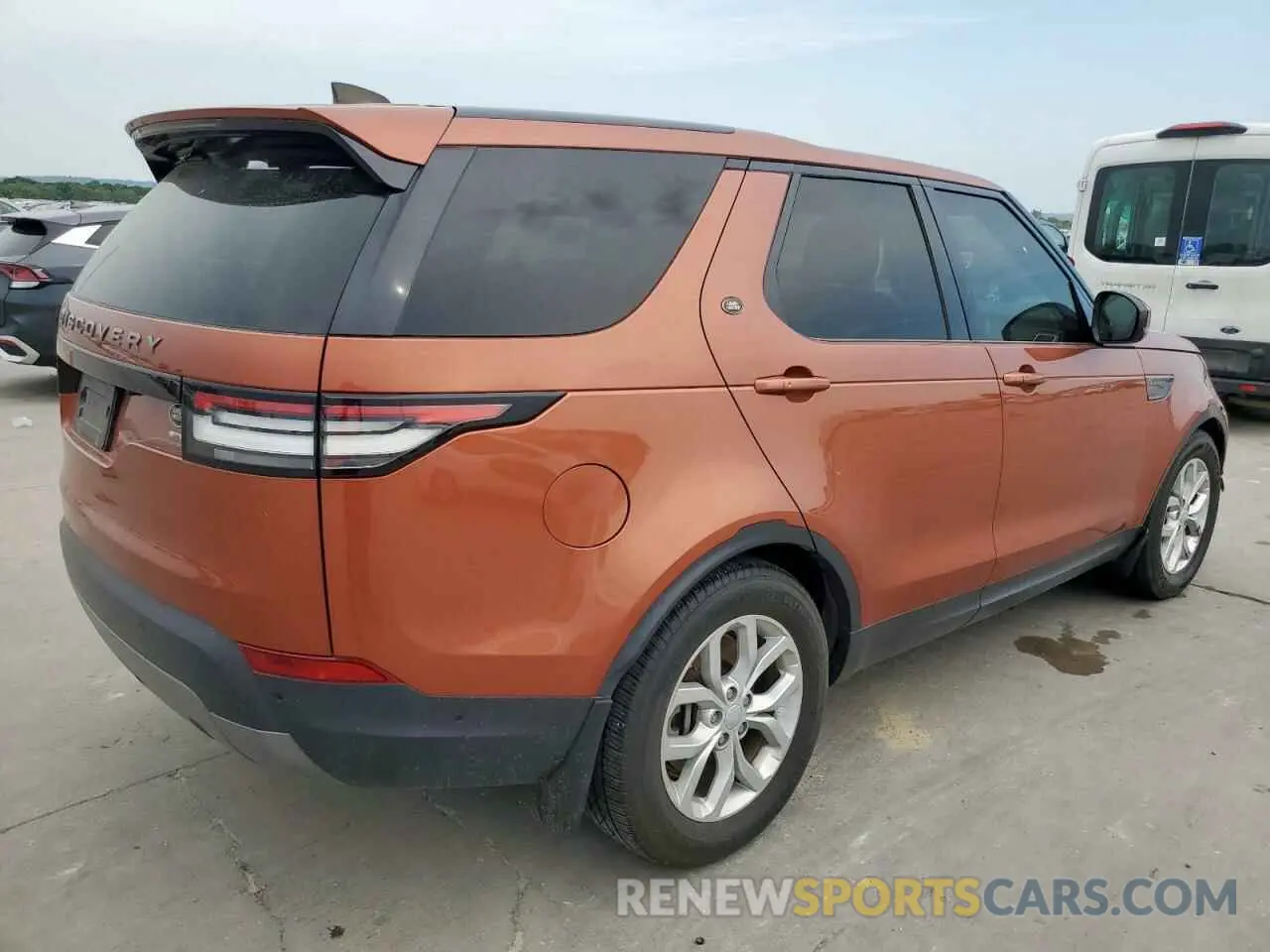 3 Photograph of a damaged car SALRG2RV8L2433502 LAND ROVER DISCOVERY 2020