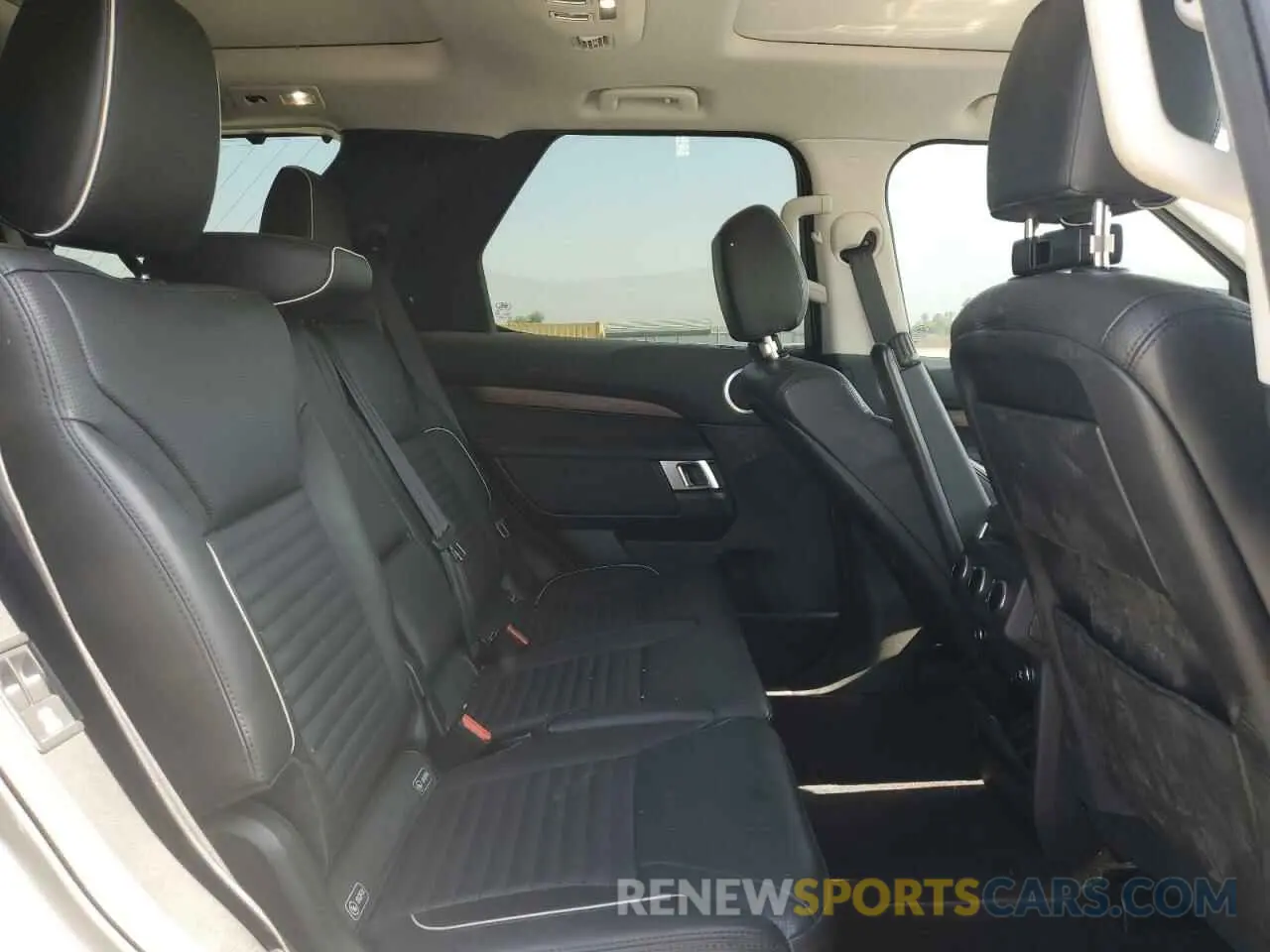 11 Photograph of a damaged car SALRR2RV0L2432824 LAND ROVER DISCOVERY 2020