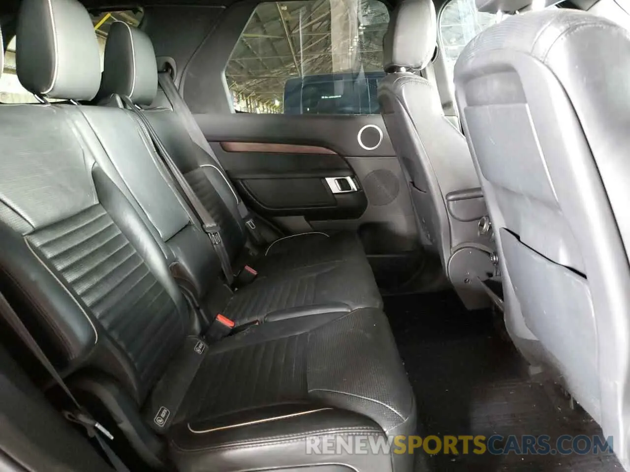 11 Photograph of a damaged car SALRR2RVXL2427694 LAND ROVER DISCOVERY 2020