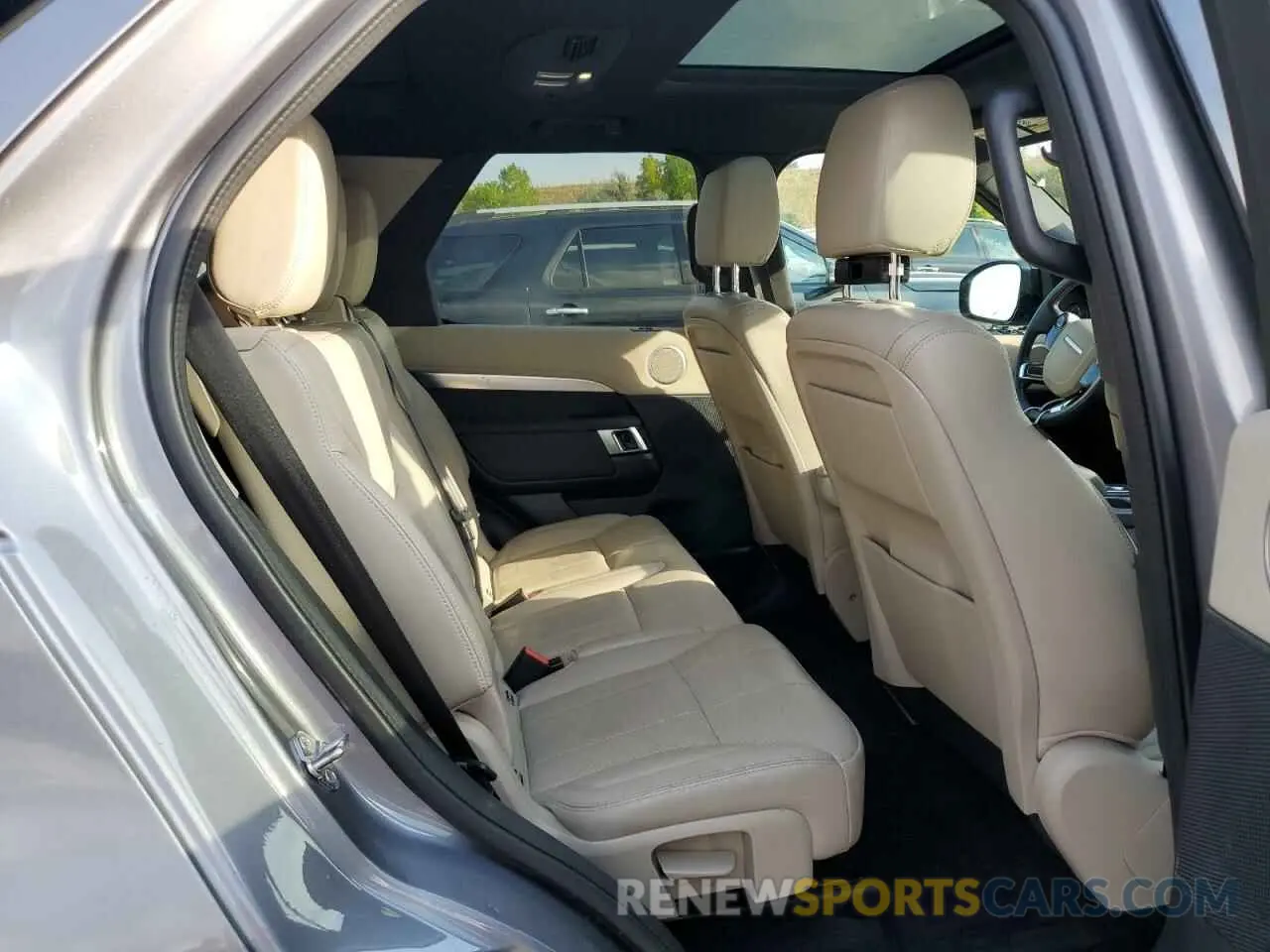 11 Photograph of a damaged car SALRU2RV1L2421359 LAND ROVER DISCOVERY 2020