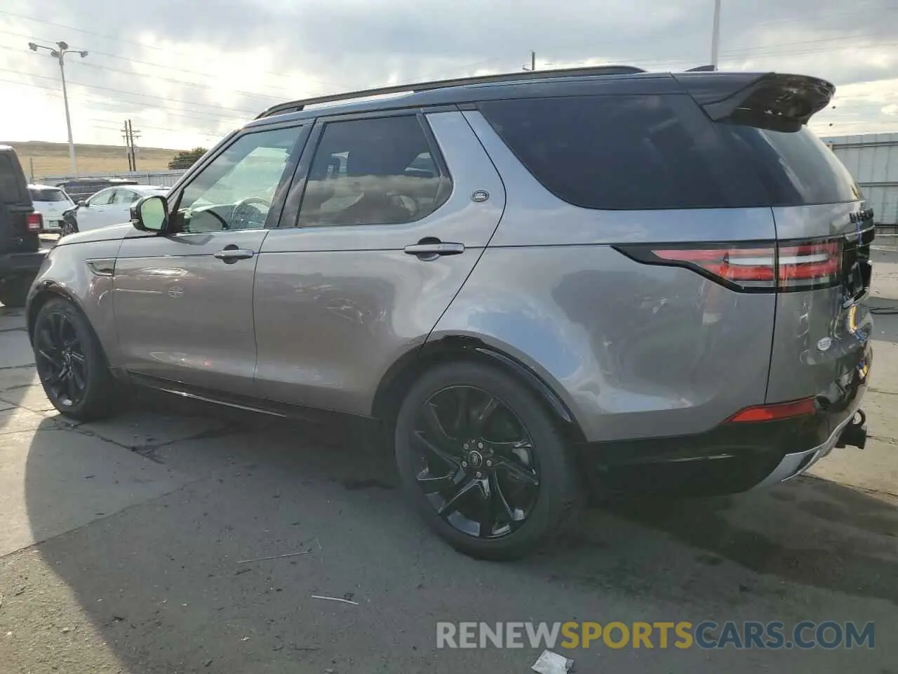 2 Photograph of a damaged car SALRU2RV1L2421359 LAND ROVER DISCOVERY 2020