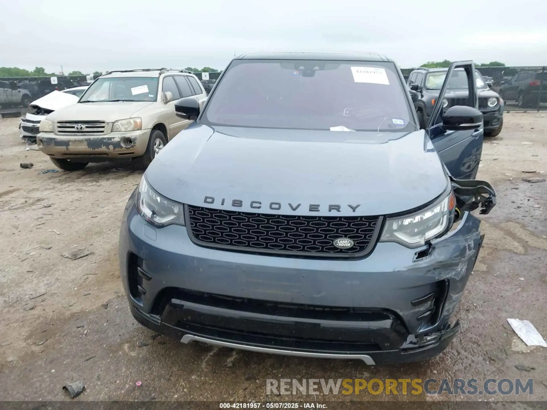 11 Photograph of a damaged car SALRU2RV3L2420598 LAND ROVER DISCOVERY 2020