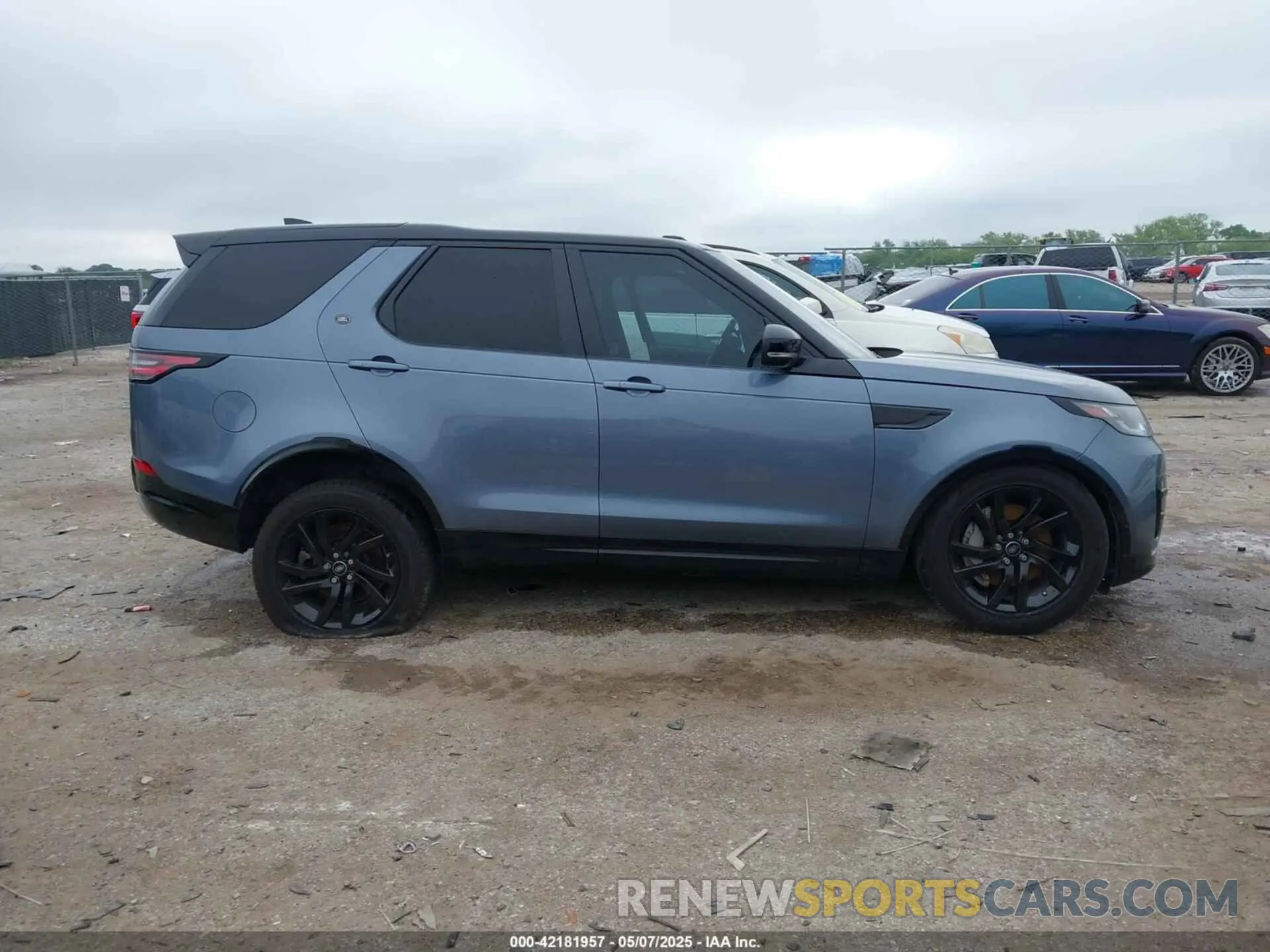 12 Photograph of a damaged car SALRU2RV3L2420598 LAND ROVER DISCOVERY 2020