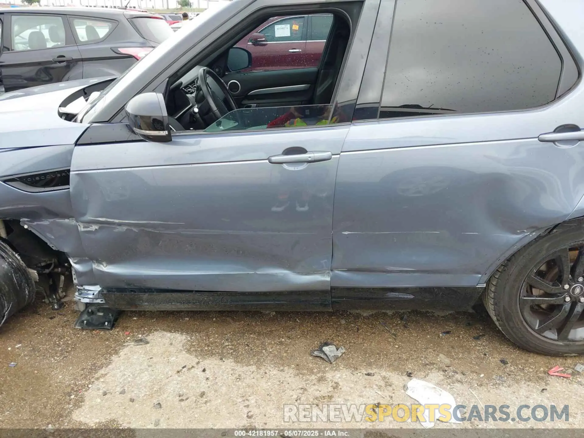 13 Photograph of a damaged car SALRU2RV3L2420598 LAND ROVER DISCOVERY 2020