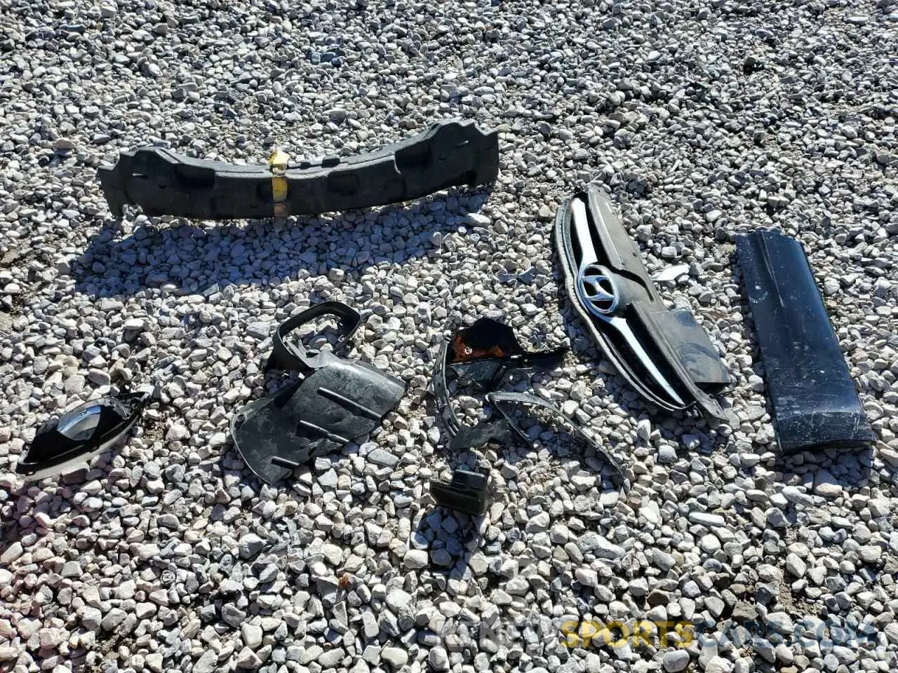13 Photograph of a damaged car SALRU2RV6L2432115 LAND ROVER DISCOVERY 2020