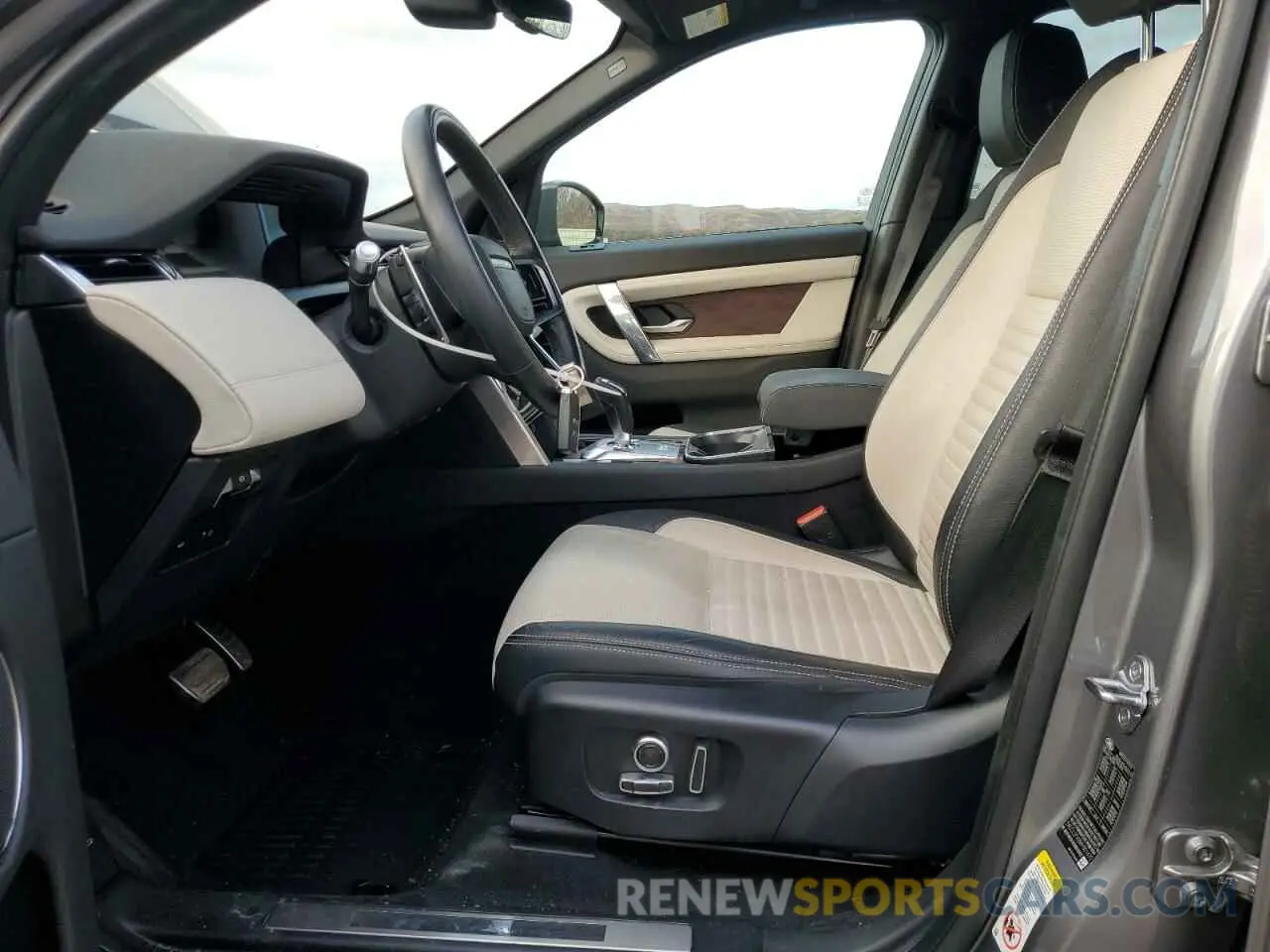 7 Photograph of a damaged car SALCL2FX9MH901470 LAND ROVER DISCOVERY 2021