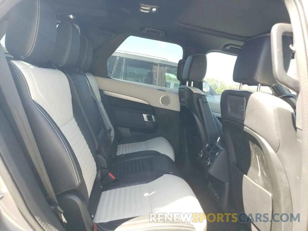 11 Photograph of a damaged car SALRT2RX4M2448979 LAND ROVER DISCOVERY 2021
