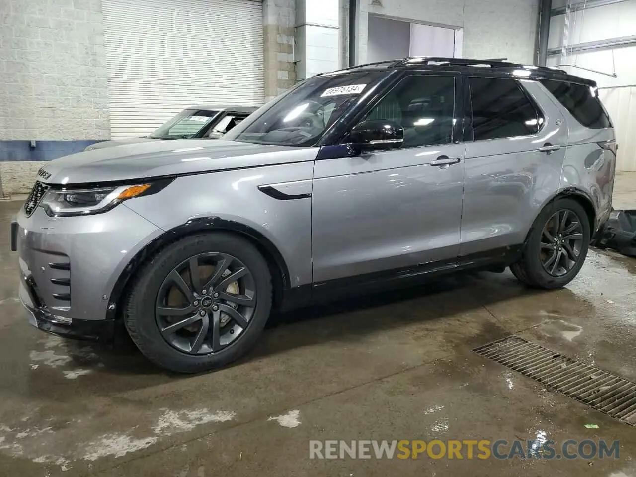 1 Photograph of a damaged car SALRT2RX9M2452400 LAND ROVER DISCOVERY 2021