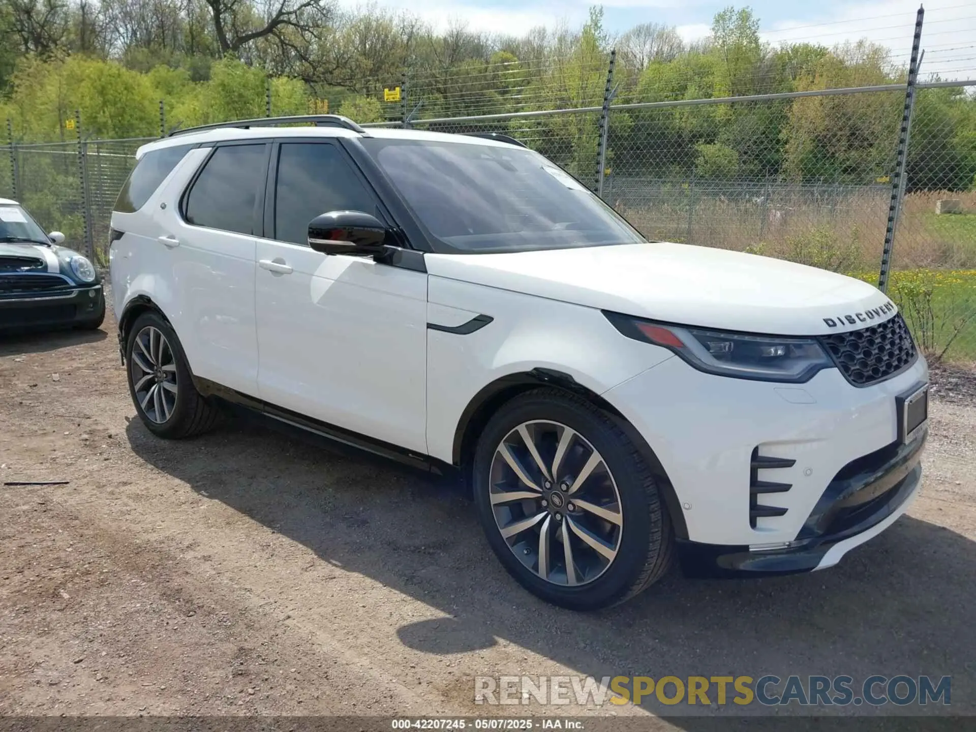 1 Photograph of a damaged car SALRT4RUXM2449829 LAND ROVER DISCOVERY 2021