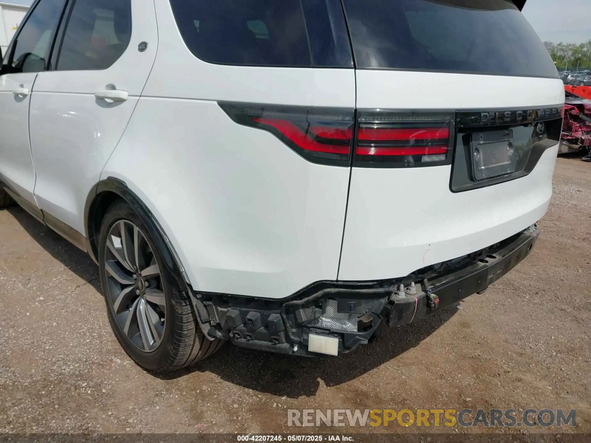 18 Photograph of a damaged car SALRT4RUXM2449829 LAND ROVER DISCOVERY 2021