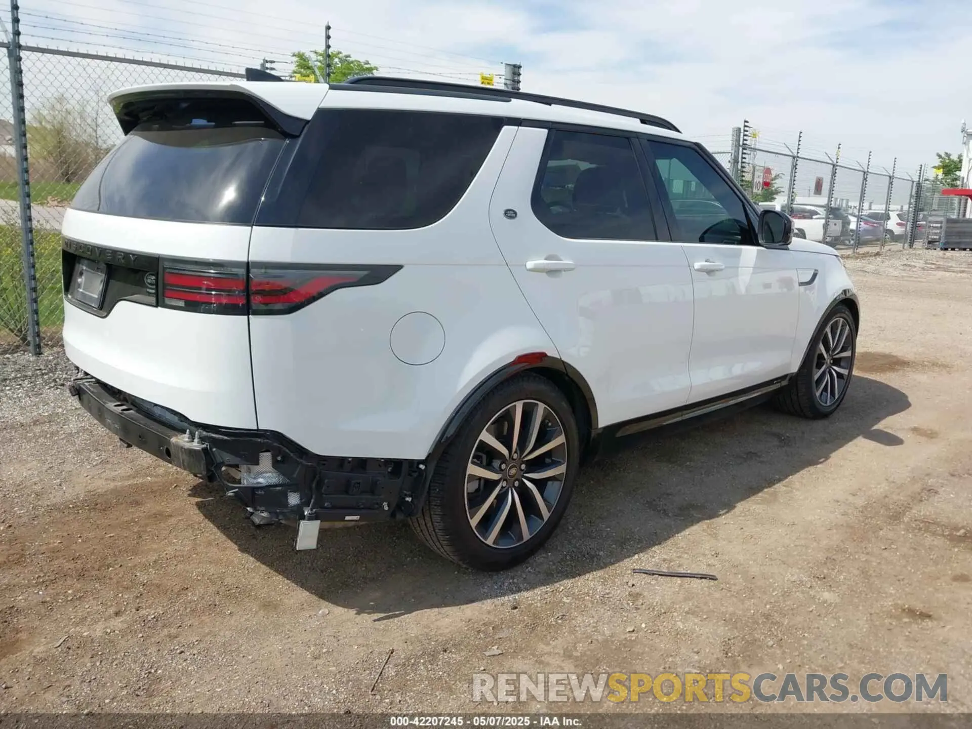 4 Photograph of a damaged car SALRT4RUXM2449829 LAND ROVER DISCOVERY 2021