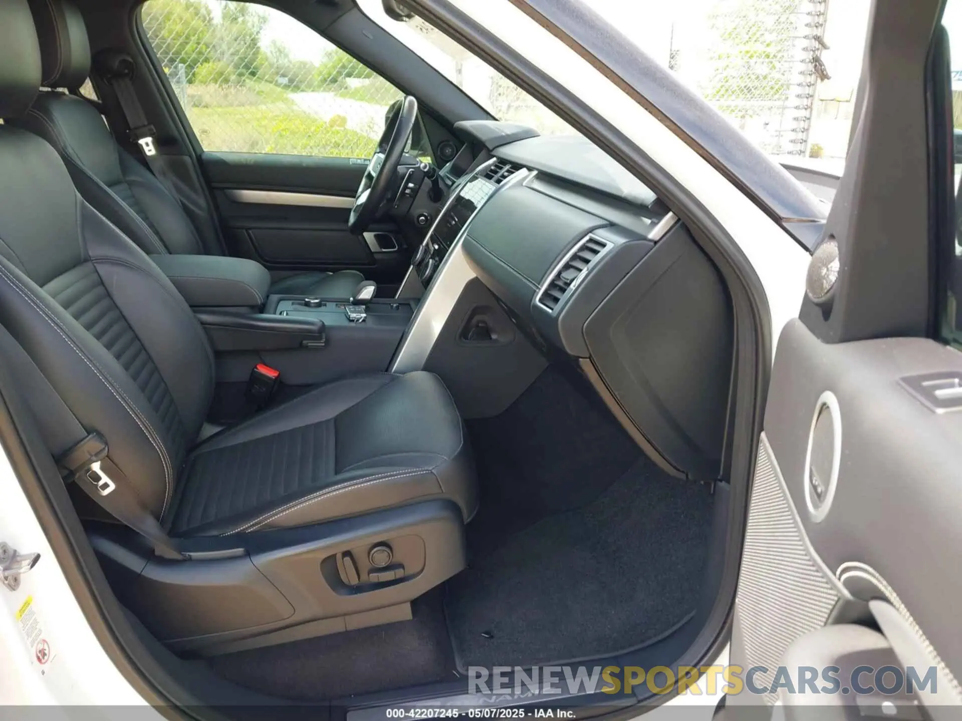 5 Photograph of a damaged car SALRT4RUXM2449829 LAND ROVER DISCOVERY 2021
