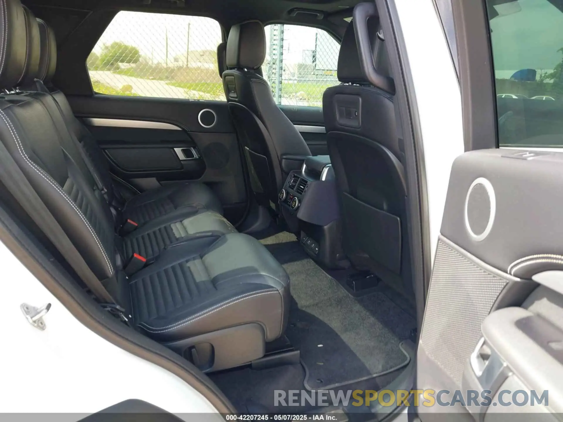 8 Photograph of a damaged car SALRT4RUXM2449829 LAND ROVER DISCOVERY 2021
