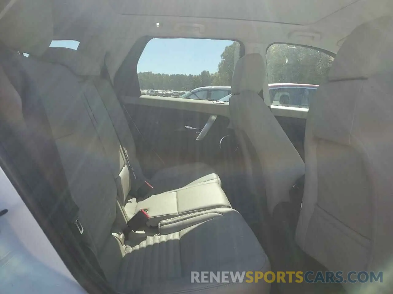 11 Photograph of a damaged car SALCJ2FX6NH910912 LAND ROVER DISCOVERY 2022