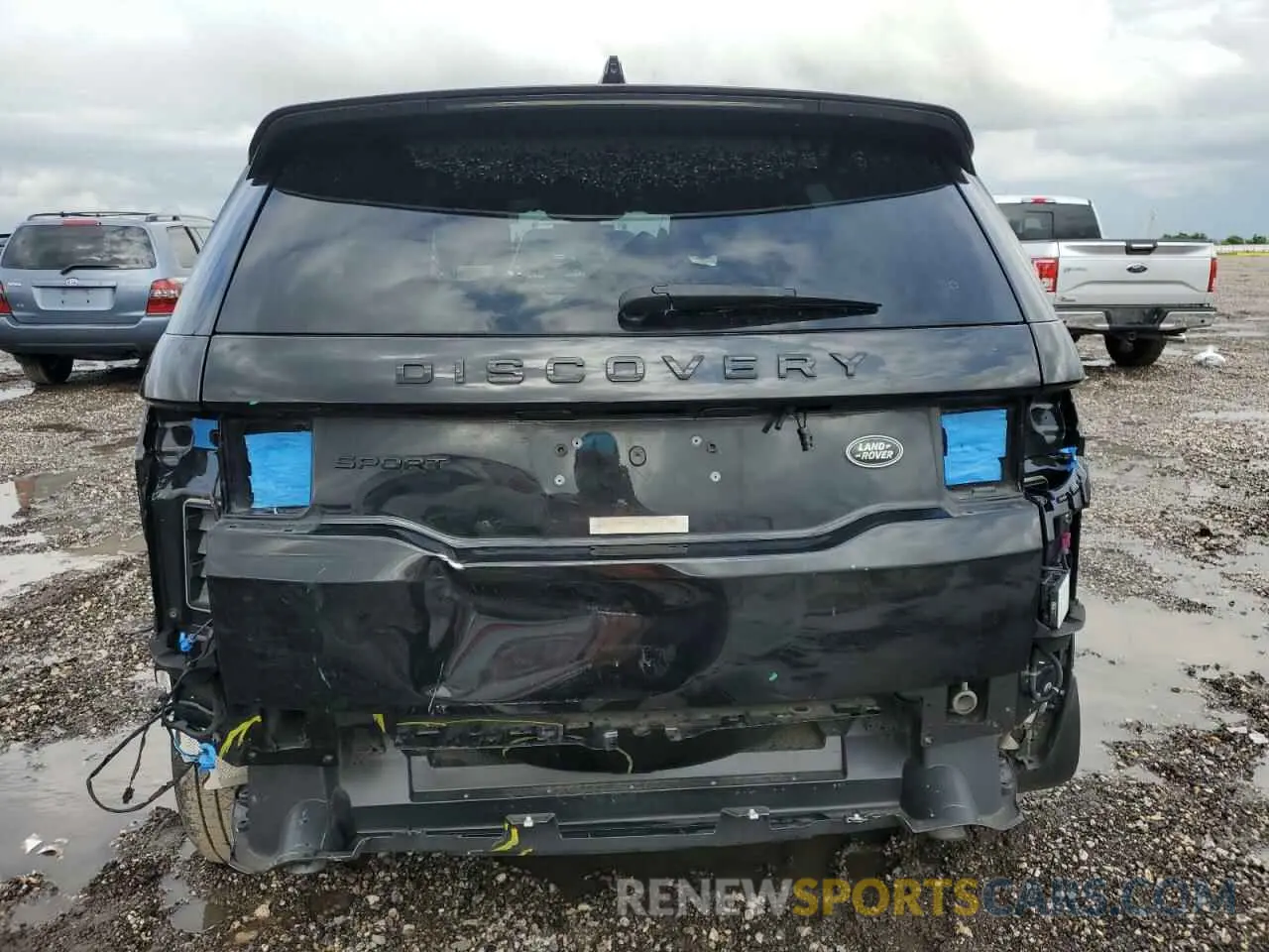 6 Photograph of a damaged car SALCL2FX2NH911145 LAND ROVER DISCOVERY 2022