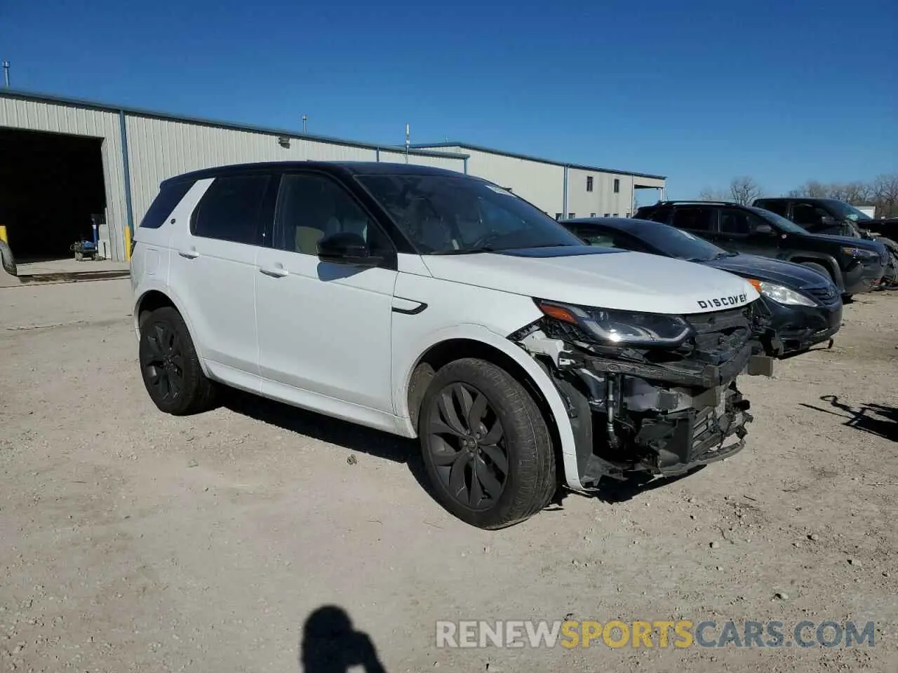 4 Photograph of a damaged car SALCL2FXXNH910888 LAND ROVER DISCOVERY 2022