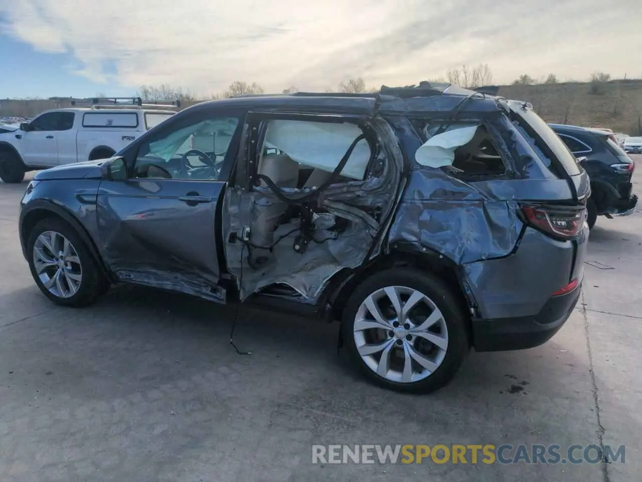 2 Photograph of a damaged car SALCP2FX5NH906204 LAND ROVER DISCOVERY 2022