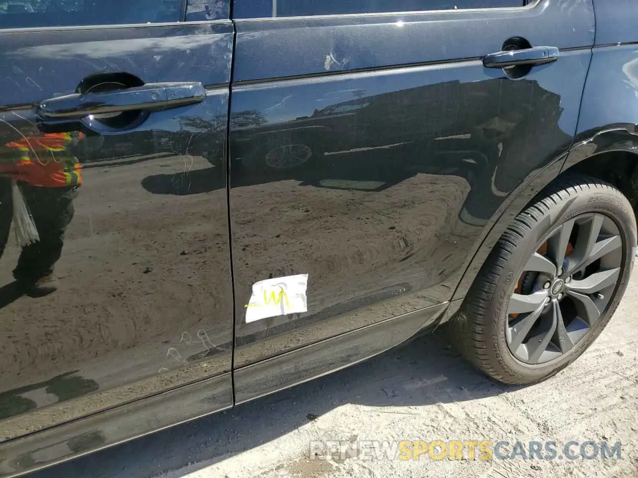 13 Photograph of a damaged car SALCT2FX4NH909767 LAND ROVER DISCOVERY 2022