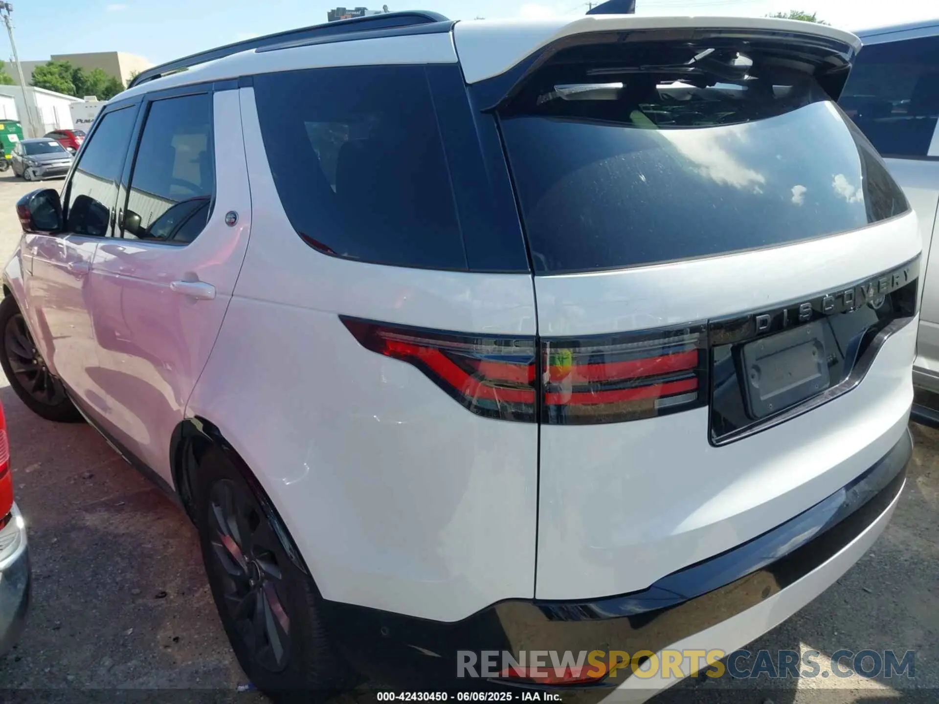 3 Photograph of a damaged car SALRT2EX9N2460083 LAND ROVER DISCOVERY 2022