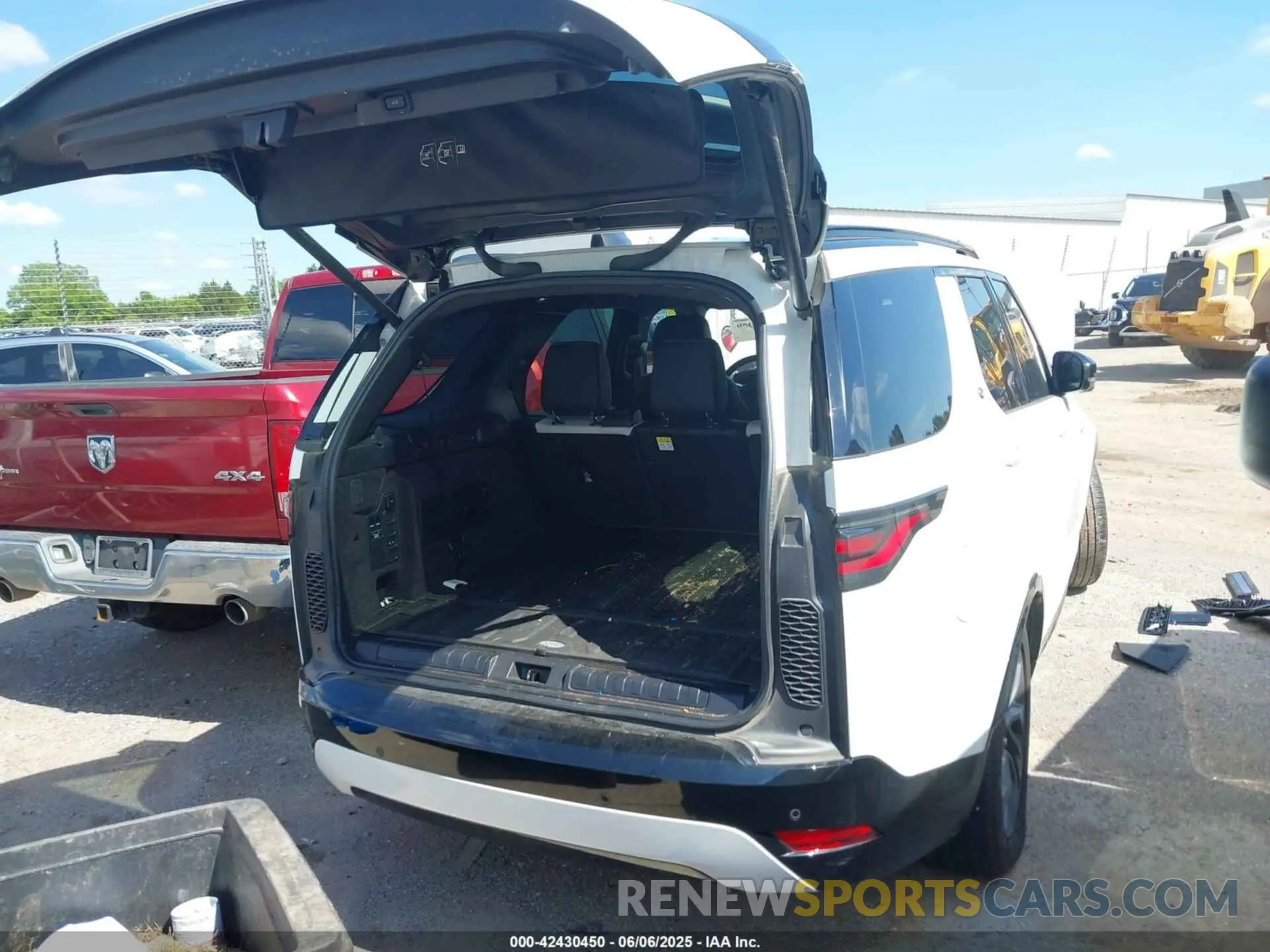 4 Photograph of a damaged car SALRT2EX9N2460083 LAND ROVER DISCOVERY 2022