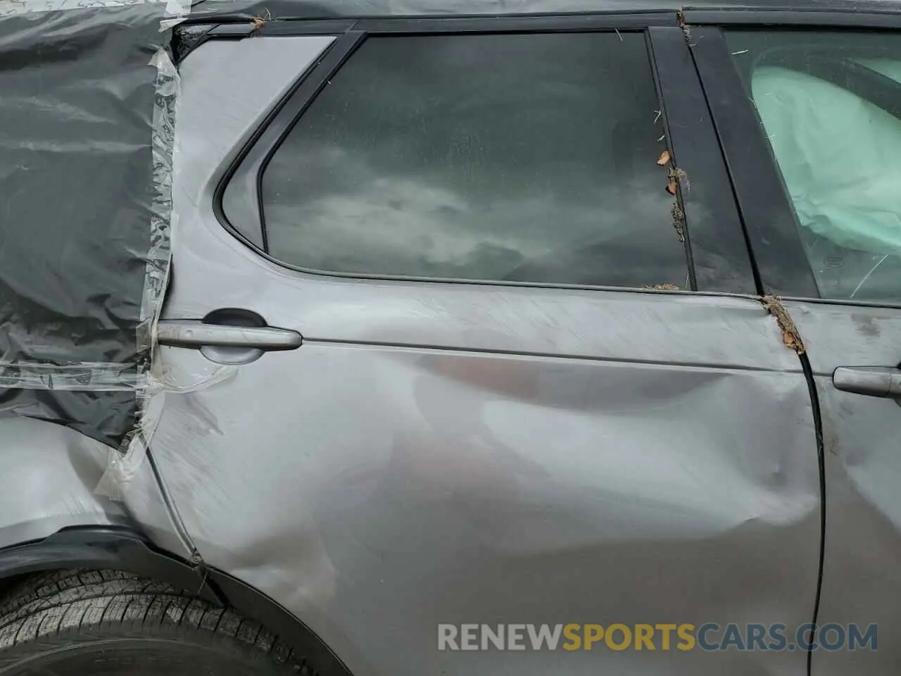 11 Photograph of a damaged car SALRT4EU6N2458972 LAND ROVER DISCOVERY 2022