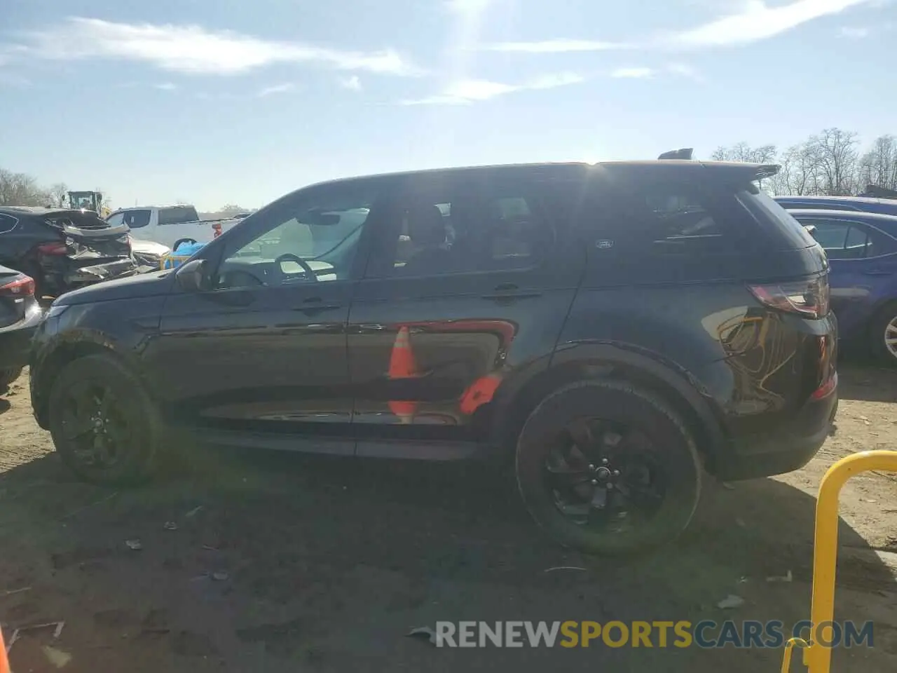2 Photograph of a damaged car SALCJ2FX1PH322323 LAND ROVER DISCOVERY 2023