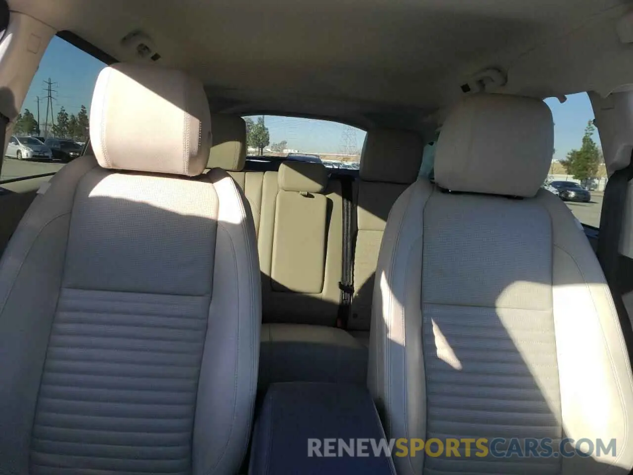 10 Photograph of a damaged car SALCJ2FX3PH324123 LAND ROVER DISCOVERY 2023