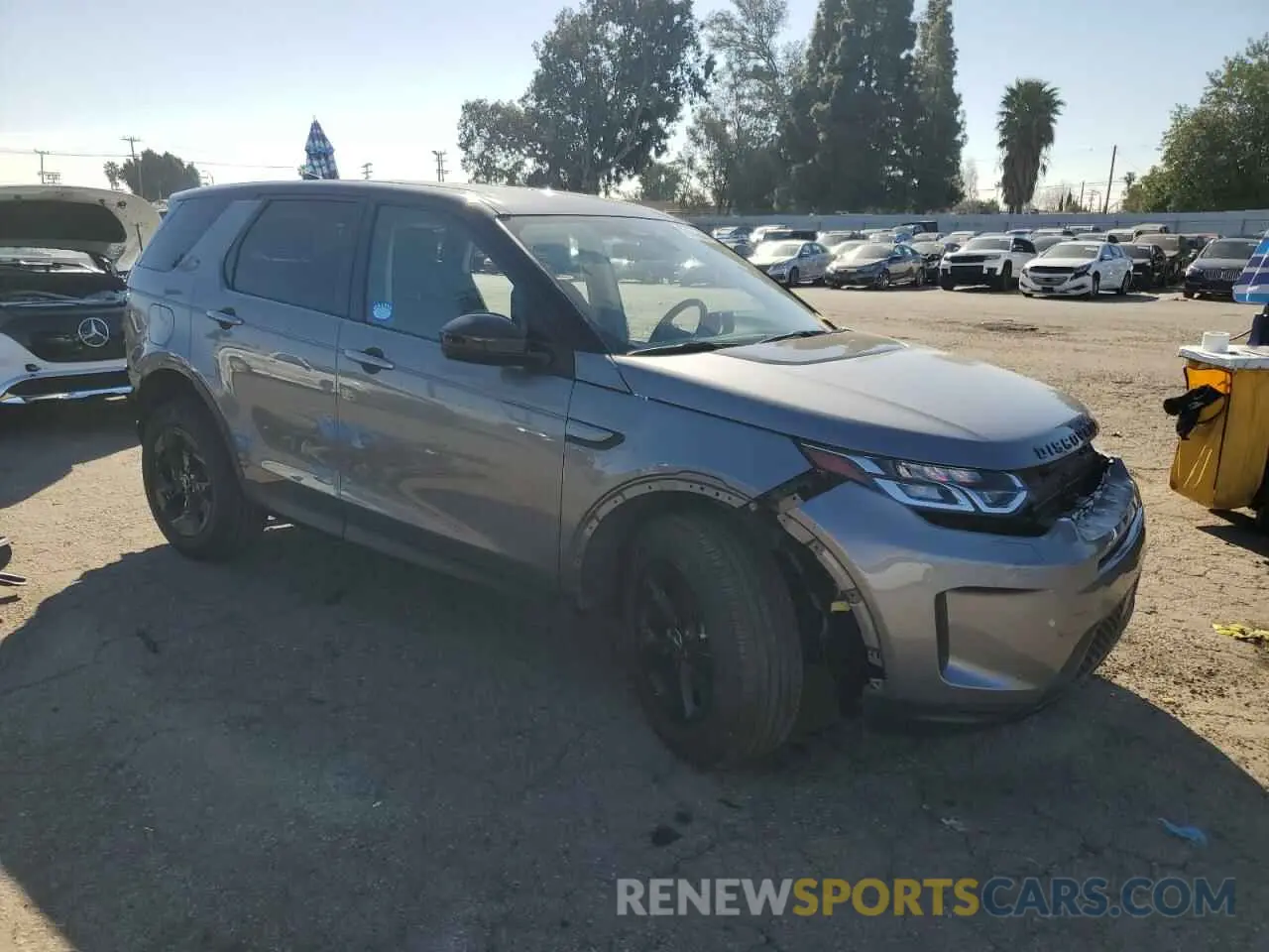 4 Photograph of a damaged car SALCJ2FX9PH324420 LAND ROVER DISCOVERY 2023