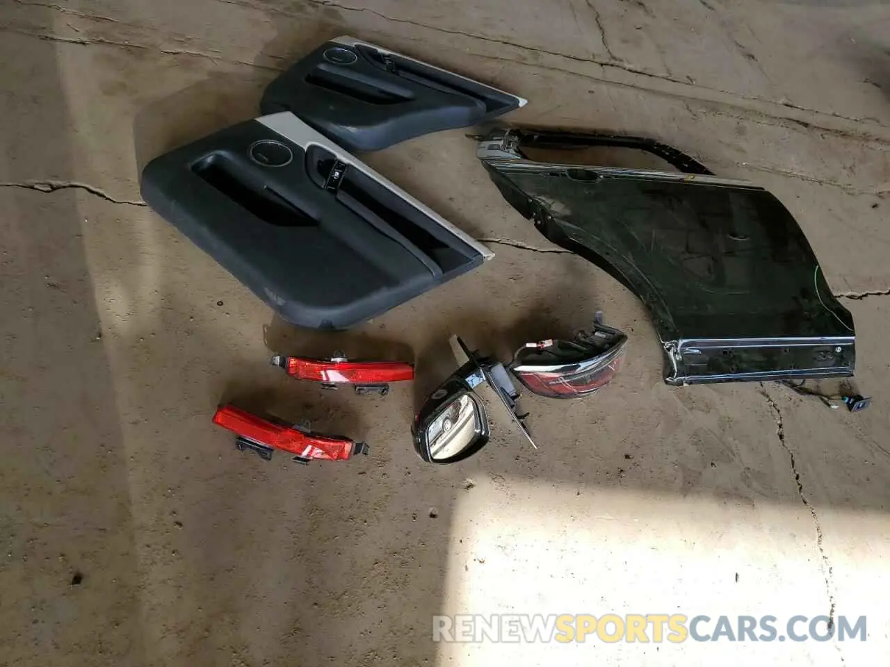 12 Photograph of a damaged car SALCP2FX8PH333270 LAND ROVER DISCOVERY 2023