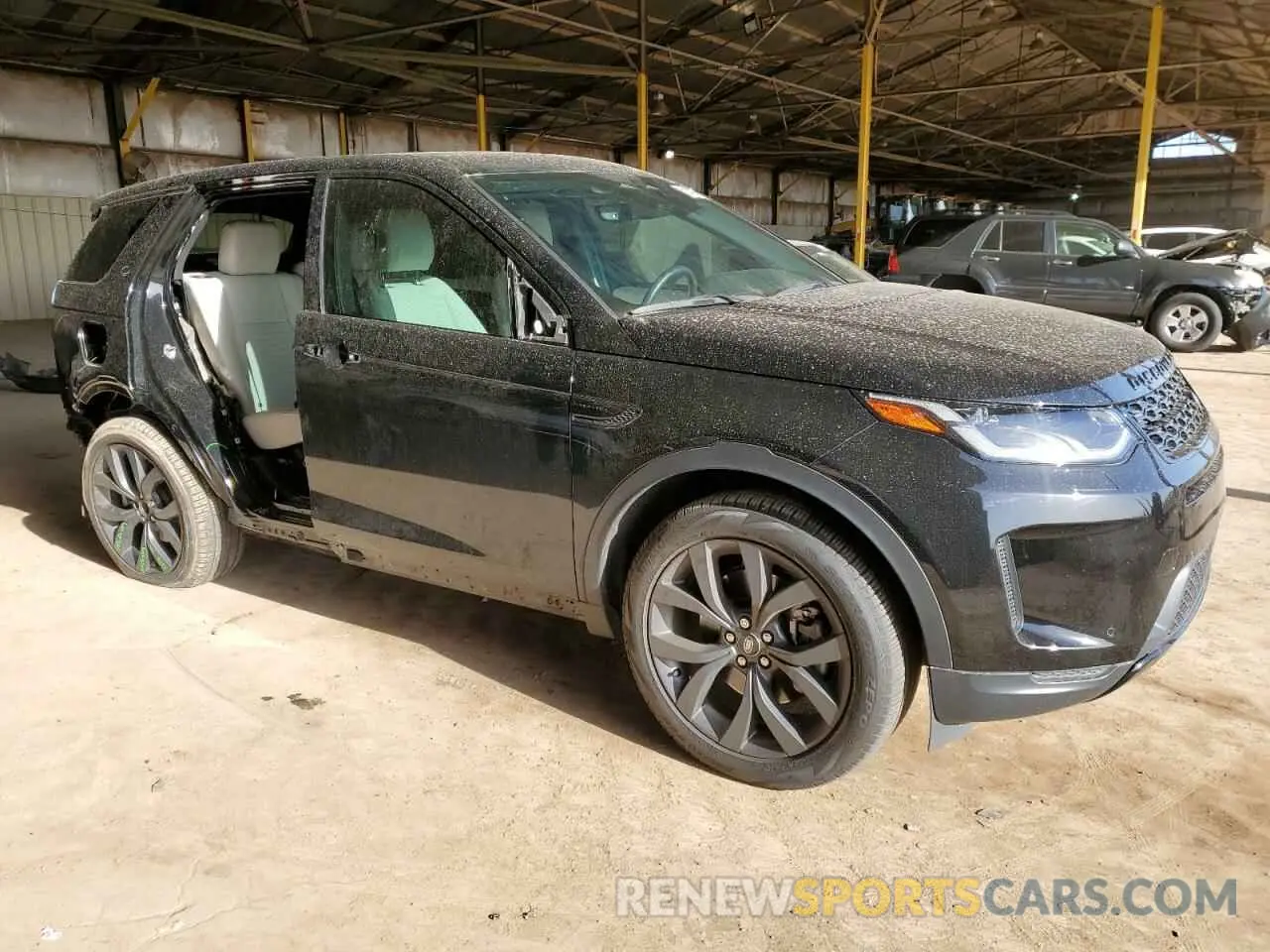 4 Photograph of a damaged car SALCP2FX8PH333270 LAND ROVER DISCOVERY 2023