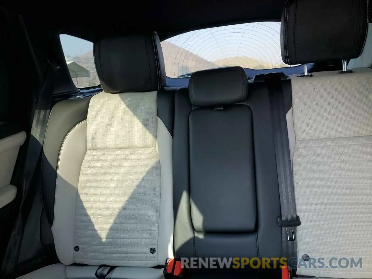 10 Photograph of a damaged car SALCT2FX5PH325543 LAND ROVER DISCOVERY 2023